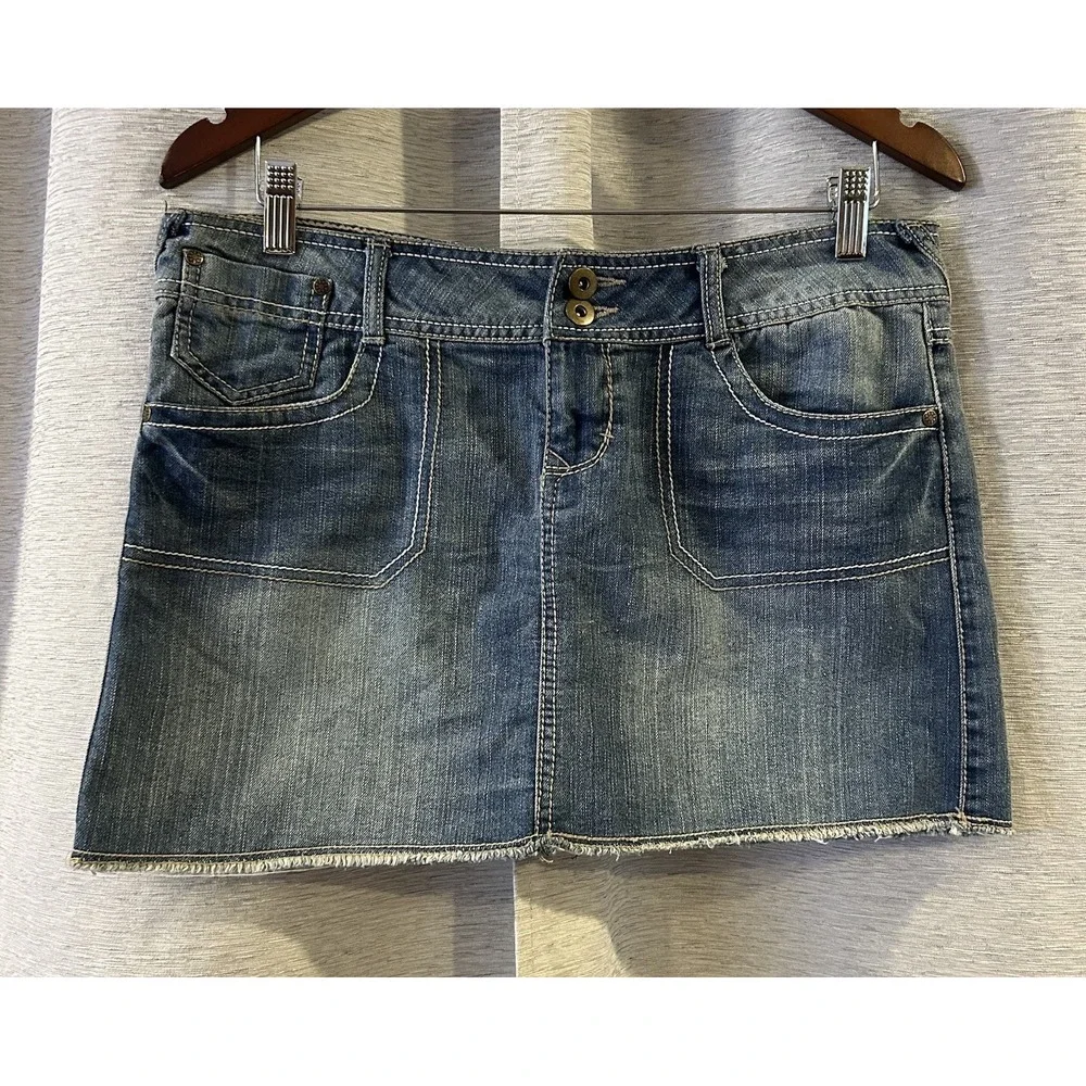 Vintage Low Rise Blue Jean Denim Mini Skirt 11 Raw Hem Grunge‎ Beach Indie Y2K